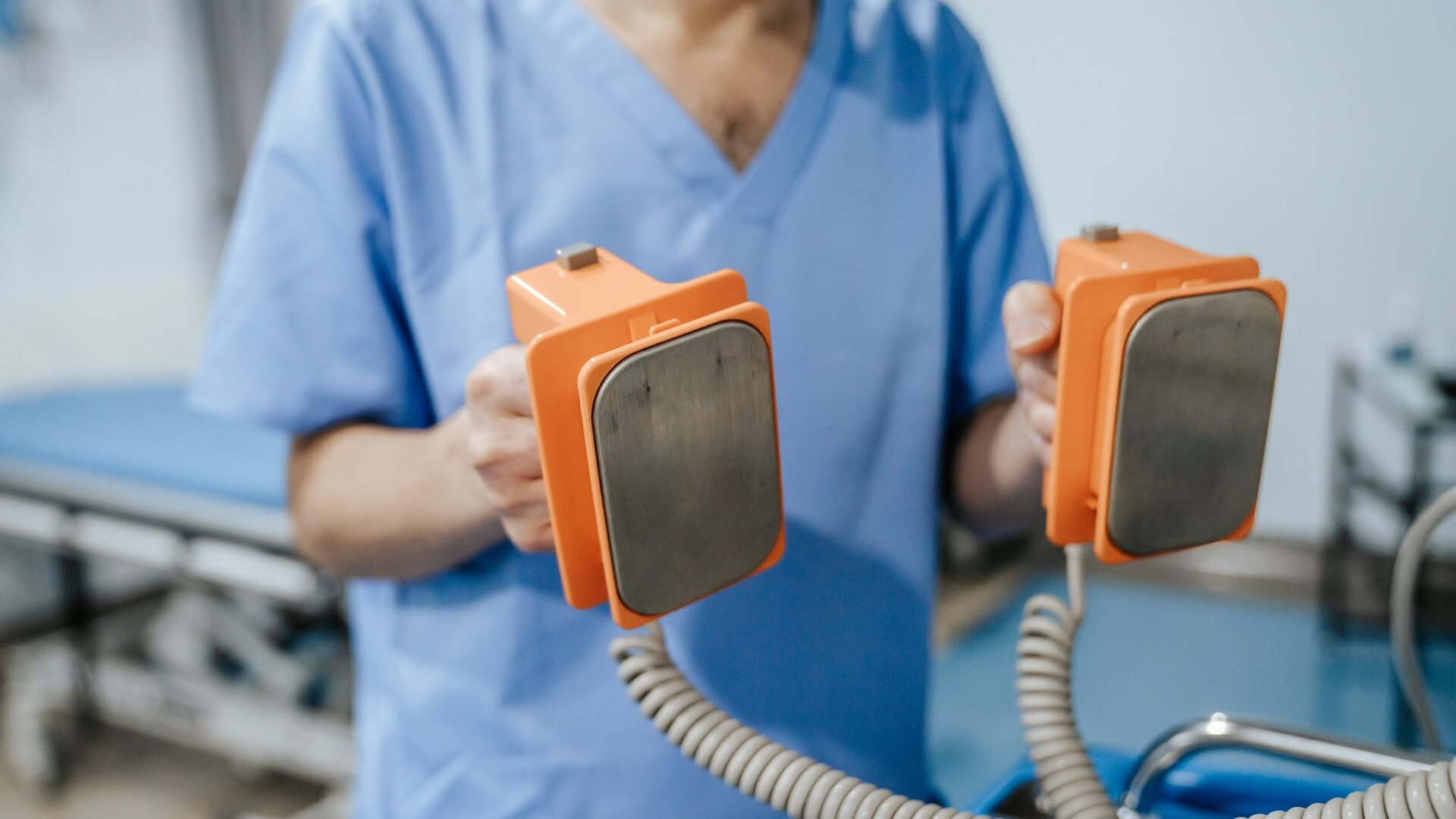 Monophasic vs Biphasic Defibrillator Key Differences & Best Choice | AED Best Brands
