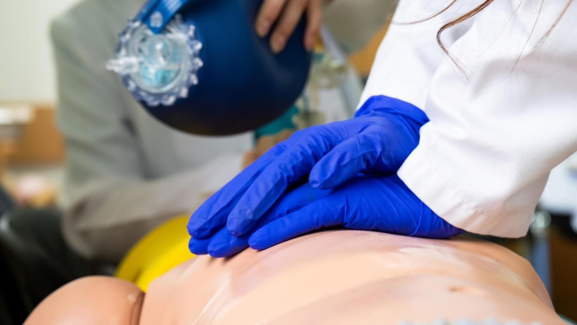What Is a Manual Defibrillator Functions, Operation, and When It’s Used | AED Best Brands
